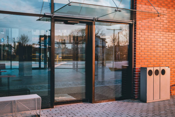 Modern glazed door Bogo Ivo, Installazioni, manutenzione e assistenza di porte automatiche, porte scorrevoli in provincia di Belluno. La ditta Bogo Ivo SRL lavora in tutta la provincia di Belluno e altro Trevigiano. In particolare nei comuni di Agordo, zona dell'Agordino, Alleghe, Alpago, Arsiè, Auronzo di Cadore, BELLUNO, Bellunese, Castion, Borca di Cadore,Borgo Valbelluna,Calalzo di Cadore, Canale d'Agordo, Cencenighe Agordino, Cesiomaggiore, Chies d'Alpago, Cibiana di Cadore, Colle Santa Lucia, Comelico Superiore, Cortina d'Ampezzo, Danta di Cadore, Domegge di Cadore, Falcade,Feltre, Feltrino, Fonzaso, Gosaldo, La Valle Agordina, Lamon, Limana, Livinallongo del Col di Lana, Longarone, Lorenzago di Cadore, Lozzo di Cadore, Ospitale di Cadore, Pedavena, Perarolo di Cadore, Pieve di Cadore, Ponte nelle Alpi, Rivamonte Agordino, Rocca Pietore, San Gregorio nelle Alpi, San Nicolò di Comelico, San Pietro di Cadore, San Tomaso Agordino, San Vito di Cadore, Santa Giustina, Santo Stefano di Cadore, Sedico, Selva di Cadore, Seren del Grappa, Setteville, Sospirolo, Soverzene, Sovramonte, Taibon Agordino, Tambre, Val di Zoldo, Zoldano, Vallada Agordina, Valle di Cadore, Vigo di Cadore, Vodo Cadore, Voltago Agordino, Zoppè di Cadore.